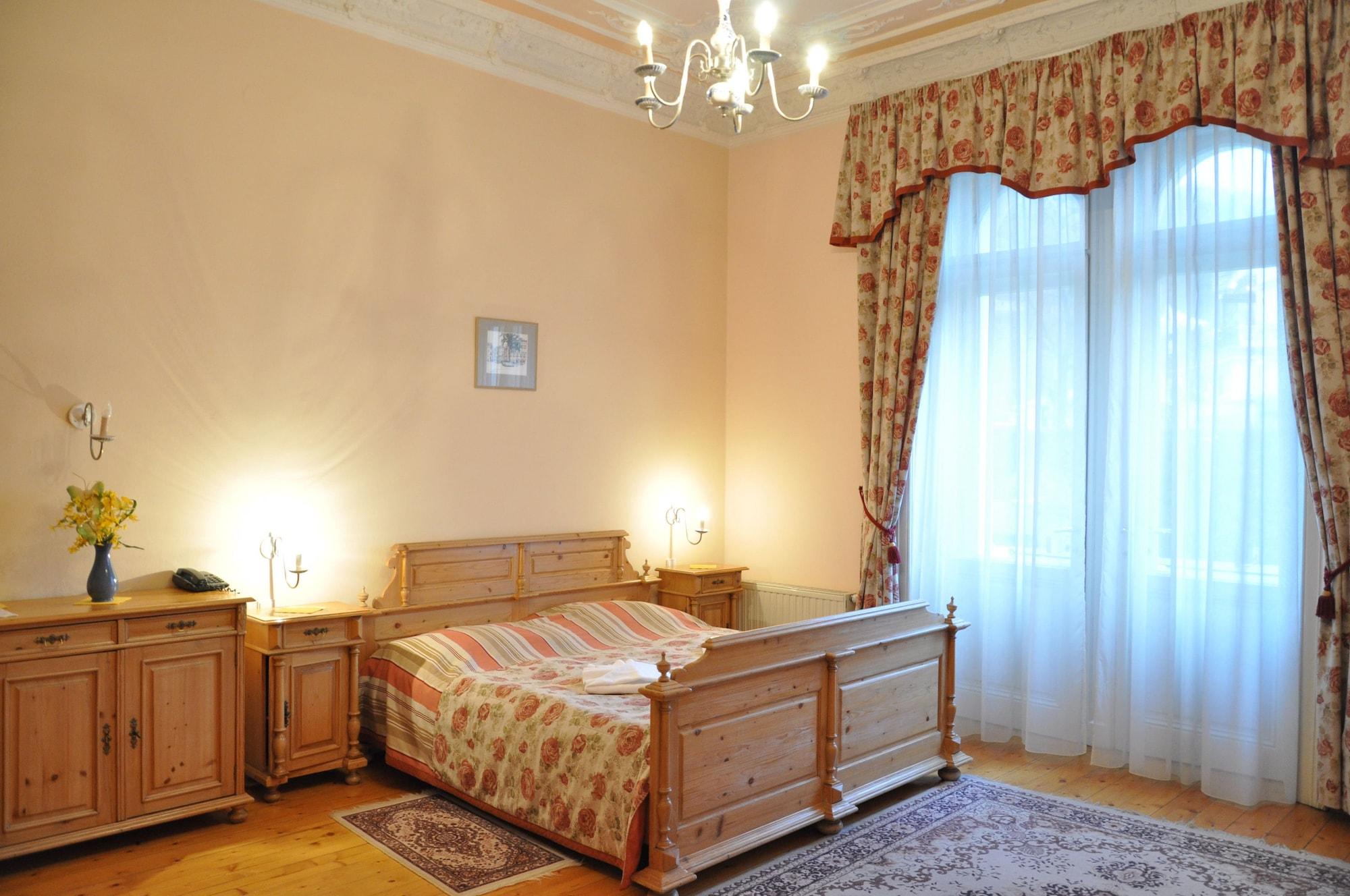 Hotel Heluan Карловы Вары Экстерьер фото