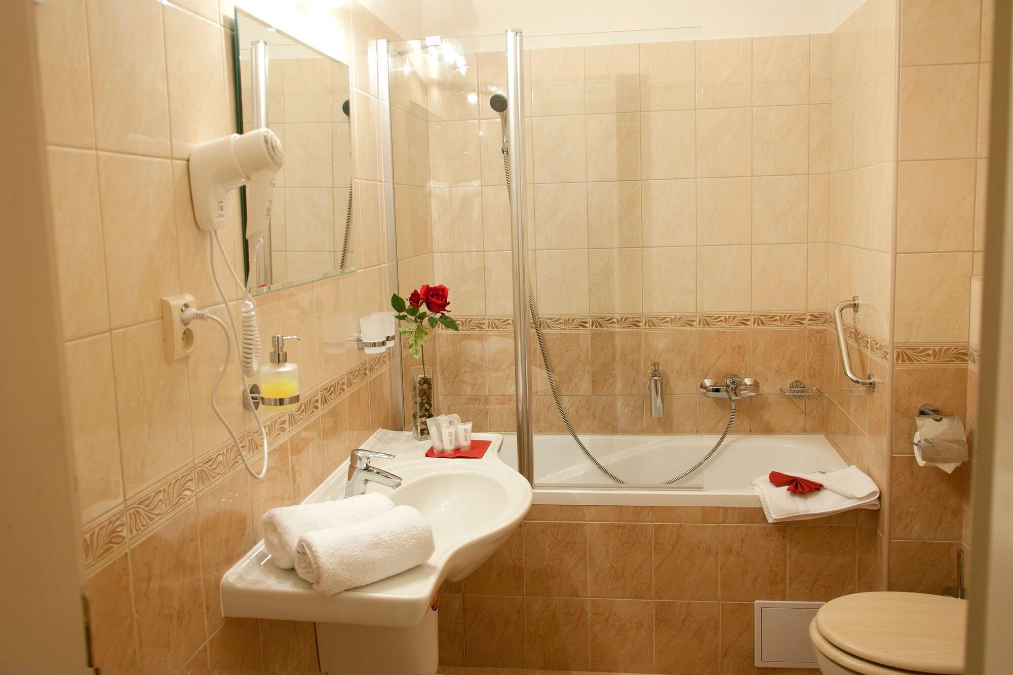 Hotel Heluan Карловы Вары Экстерьер фото