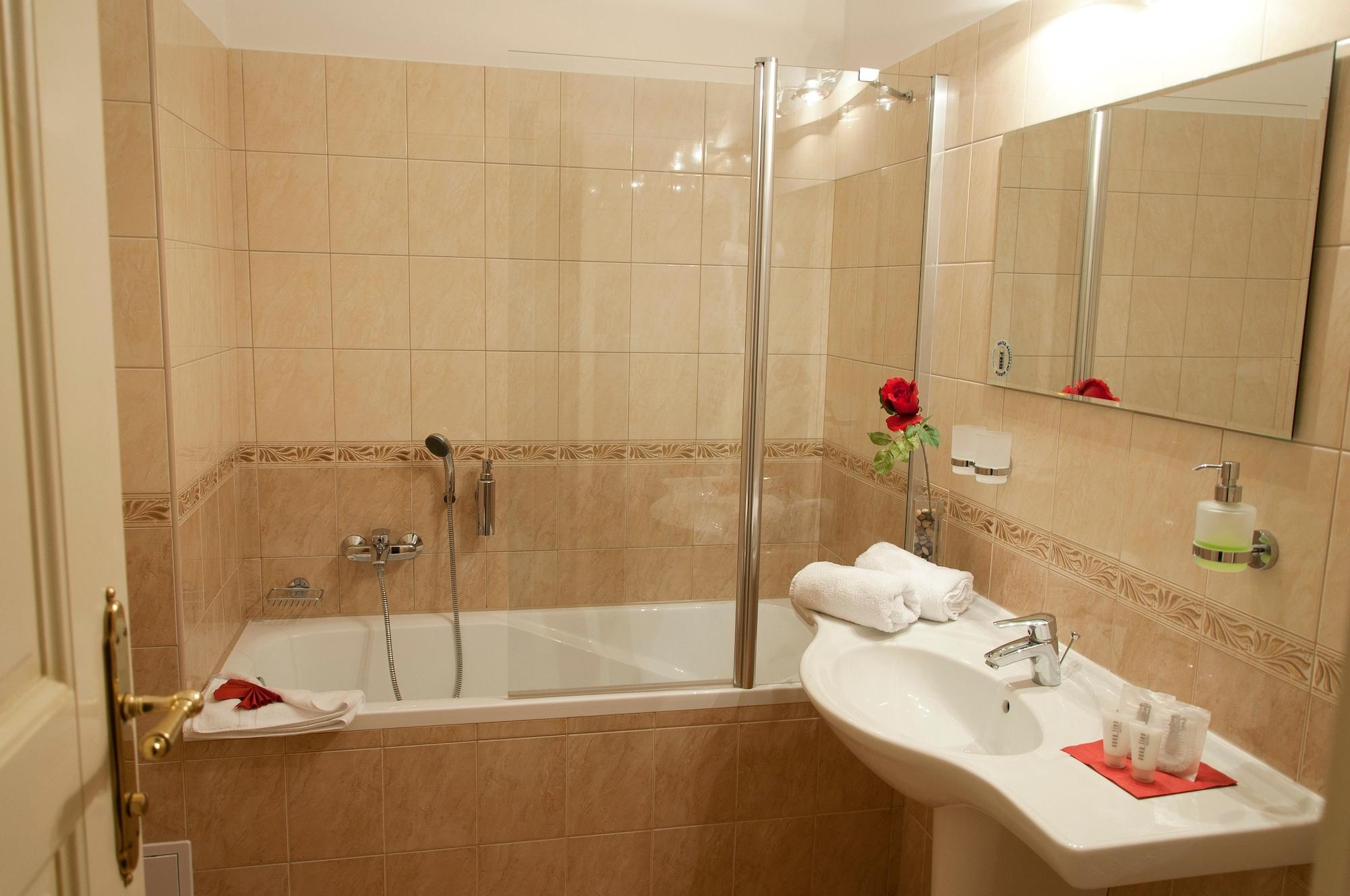 Hotel Heluan Карловы Вары Экстерьер фото