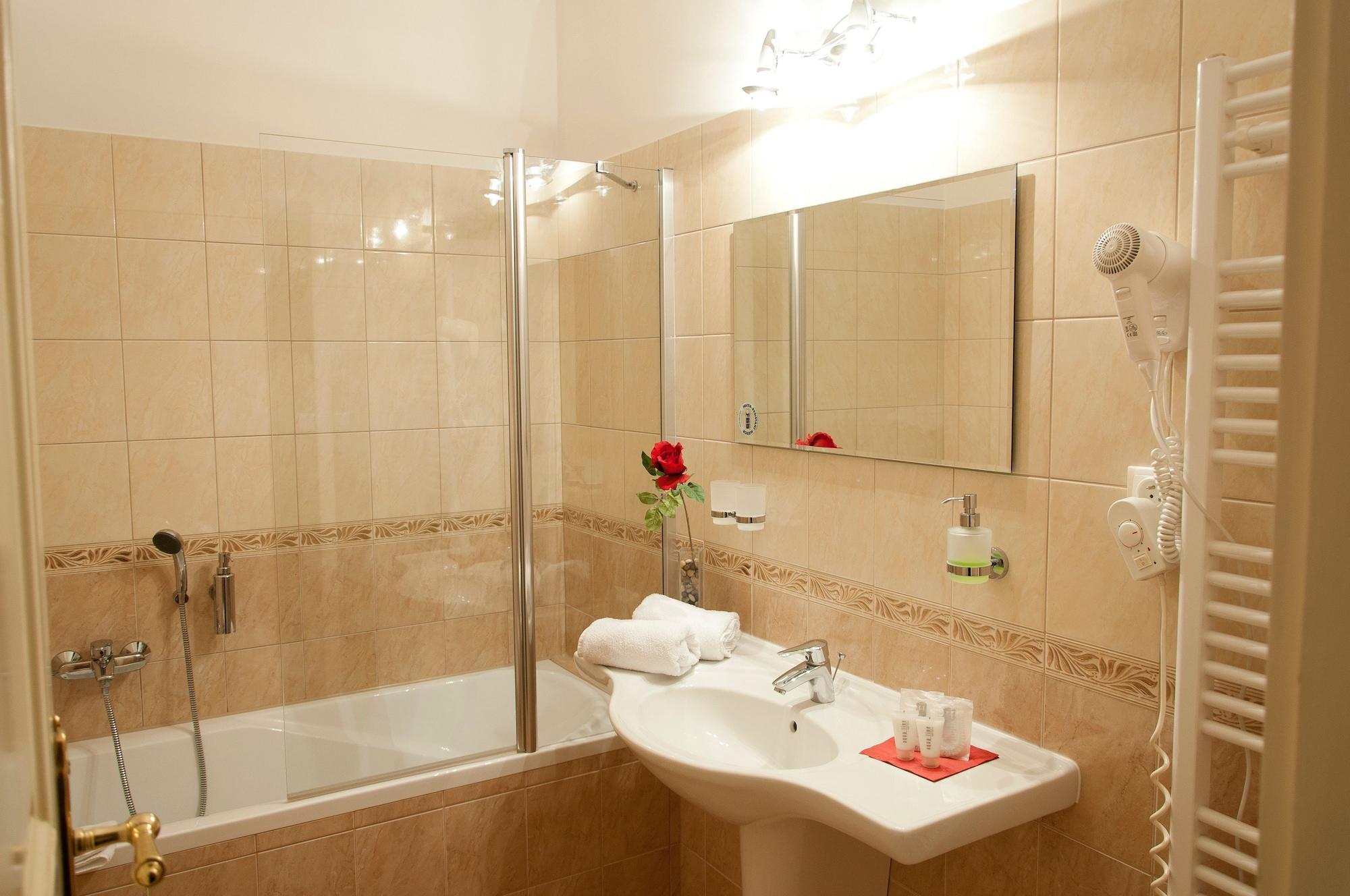 Hotel Heluan Карловы Вары Экстерьер фото